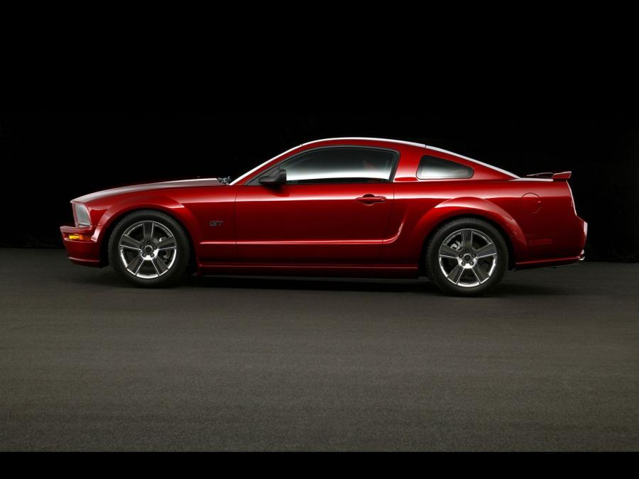  Ford Mustang GT 2005 года  (фото 54 из 209)